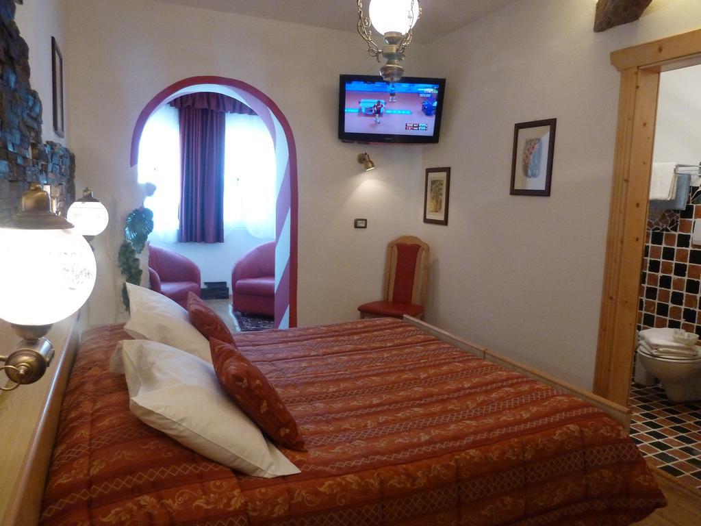 Hotel Ancora Castello-Molina di Fiemme Habitación foto